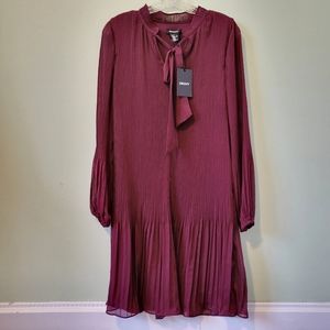 DKNY Long Sleeve Tie Neck Pleated Shift Dress Maroon Sz 8